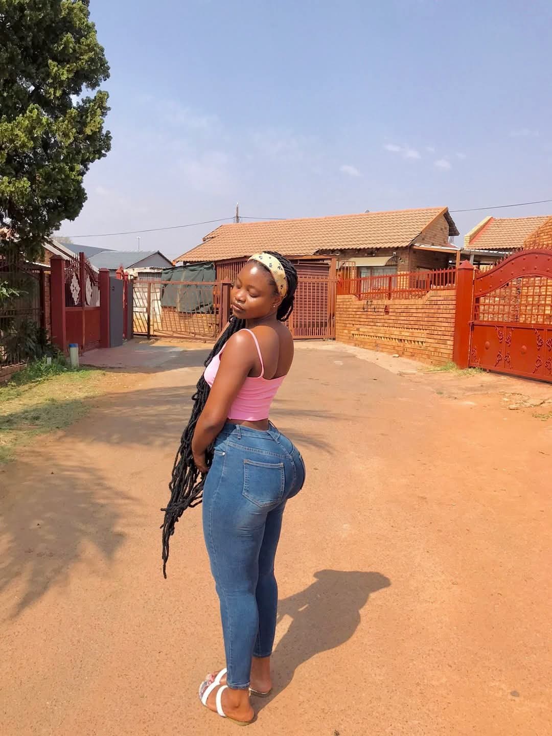 Curvy Nigerian and South African girl