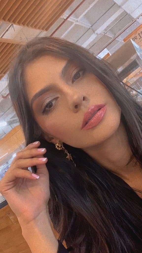 Supermodel goddess drinks sperm from 100 men