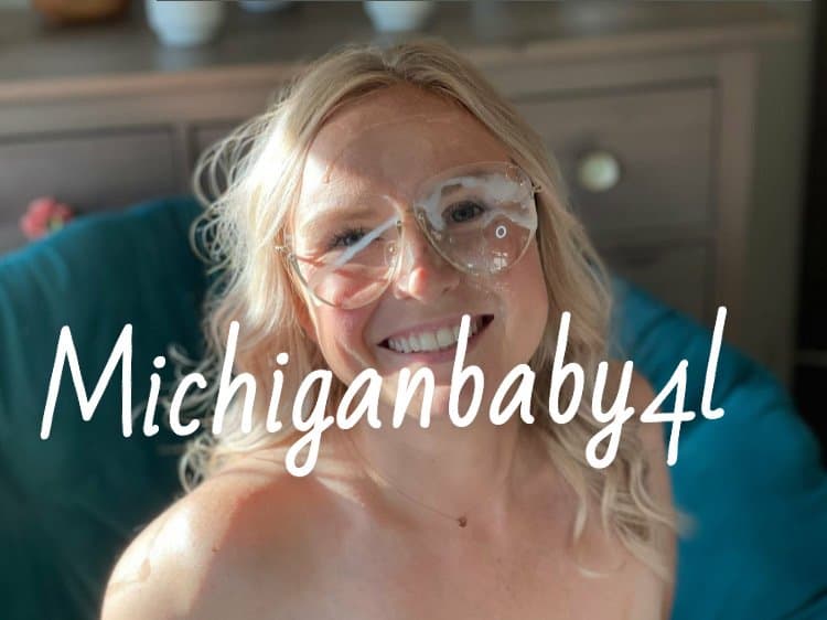 Instagram Babe Haley Let’s Me Cum On Her Glasses