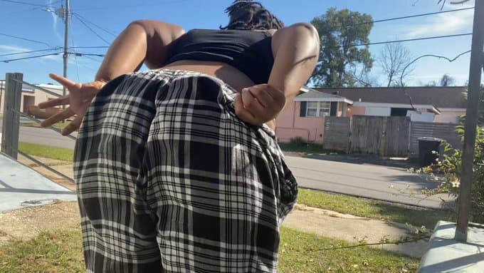 Sav Public Naked Twerking Naked ?