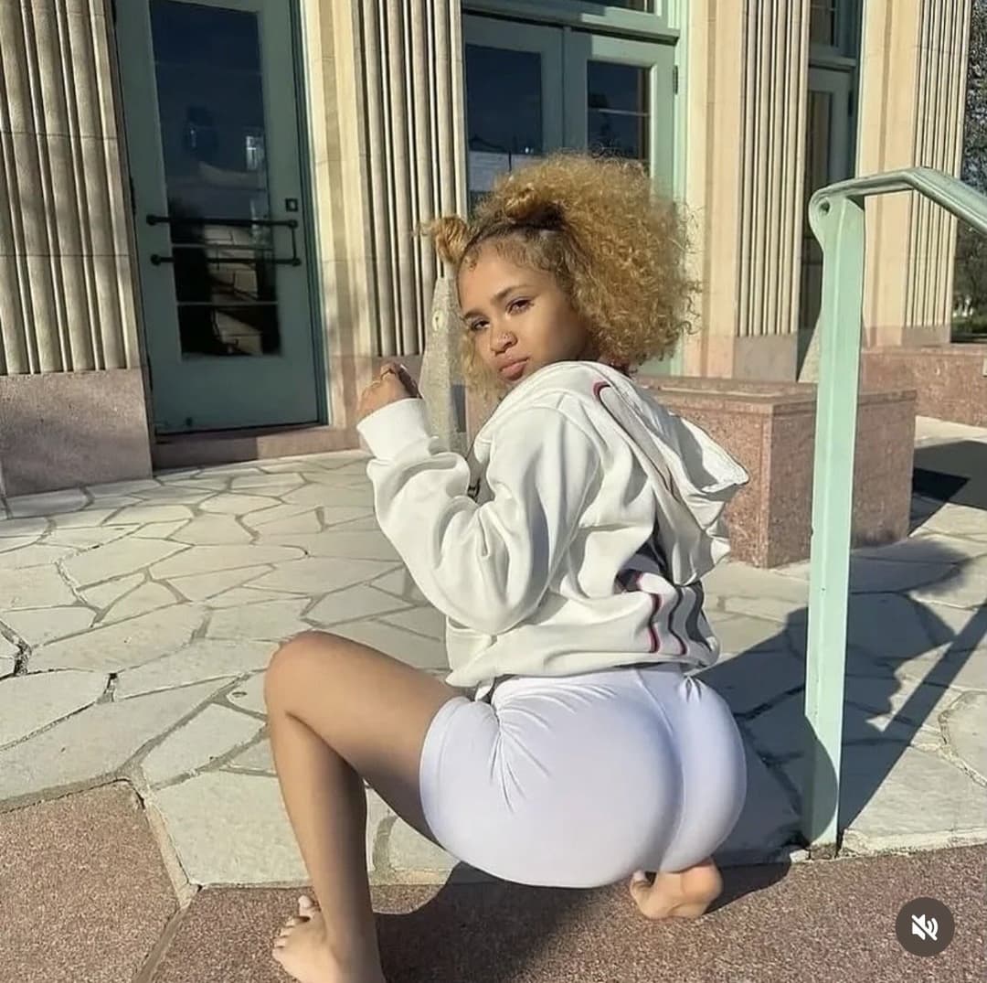 I’d Kill To Be Them White Shorts ??