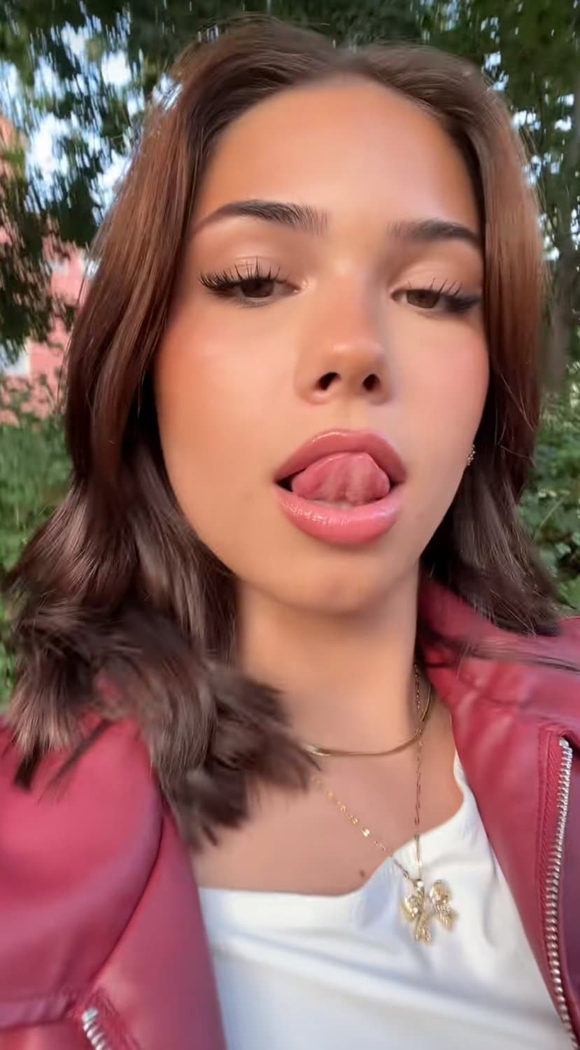 Click to view full size Sexy German 19yo slut