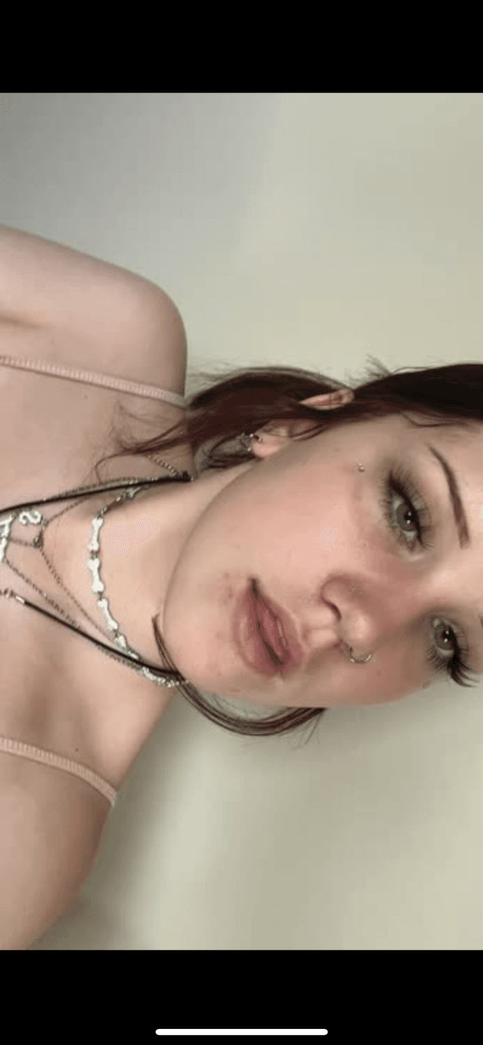 Latvian Teen Samanta wants to show off her massive ass