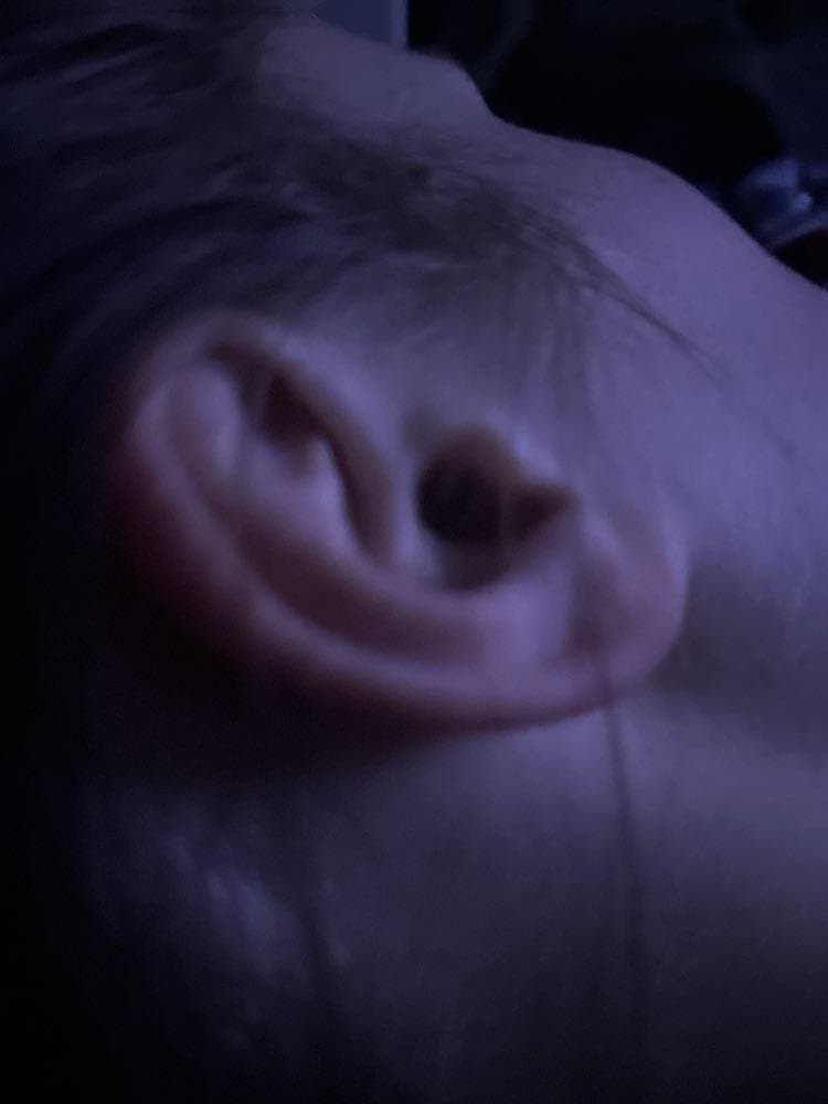 Slut with a gaping ear to be teased
