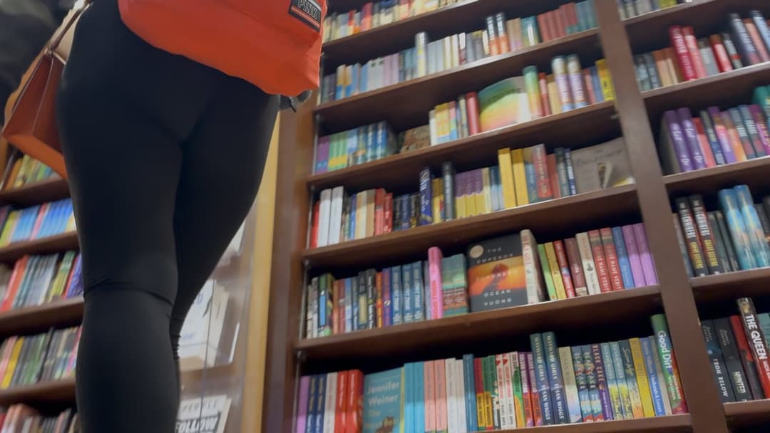 Black leggings ass looking for books
