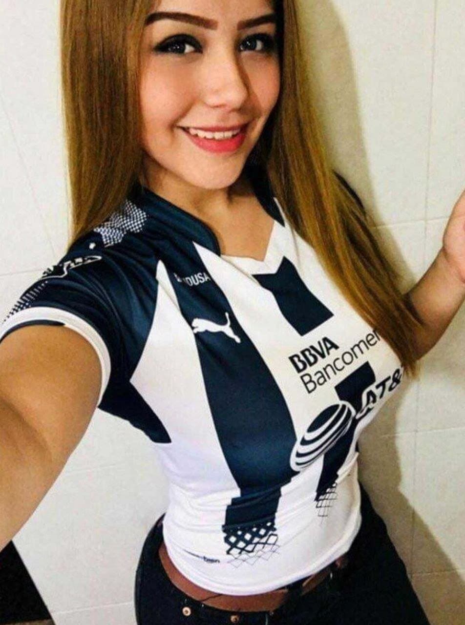 Regia bien tetona y rica??