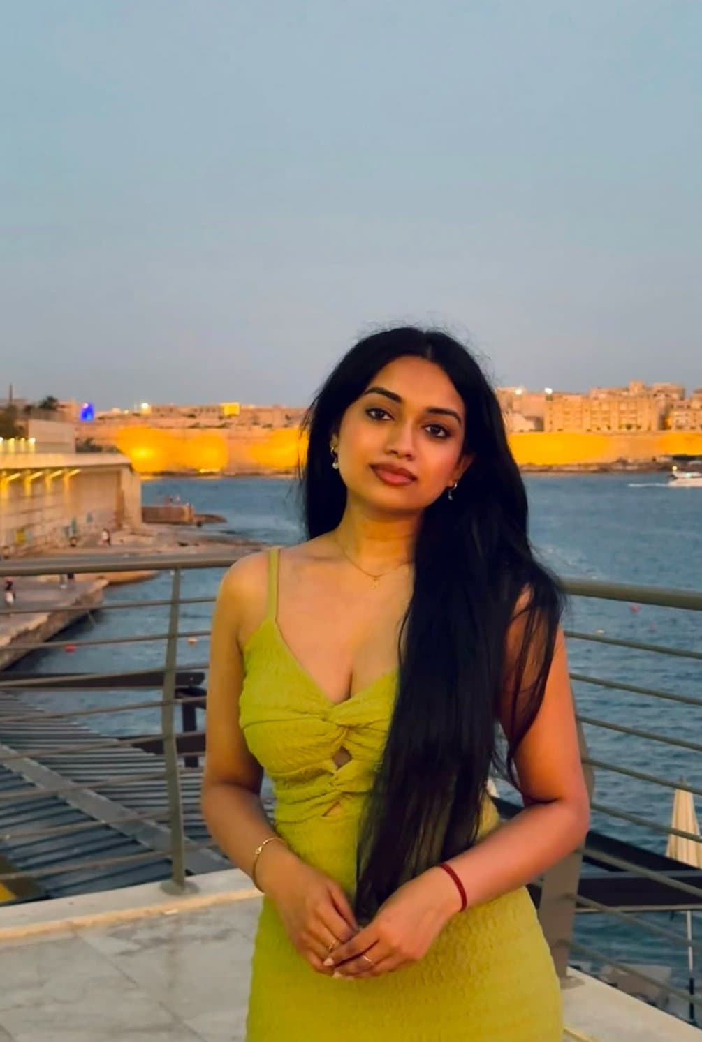 Tamil baddie dm to wankchat or submissions Indian paki Bengali