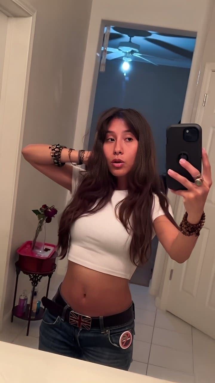 Cocksleeve gabbie showing herself off