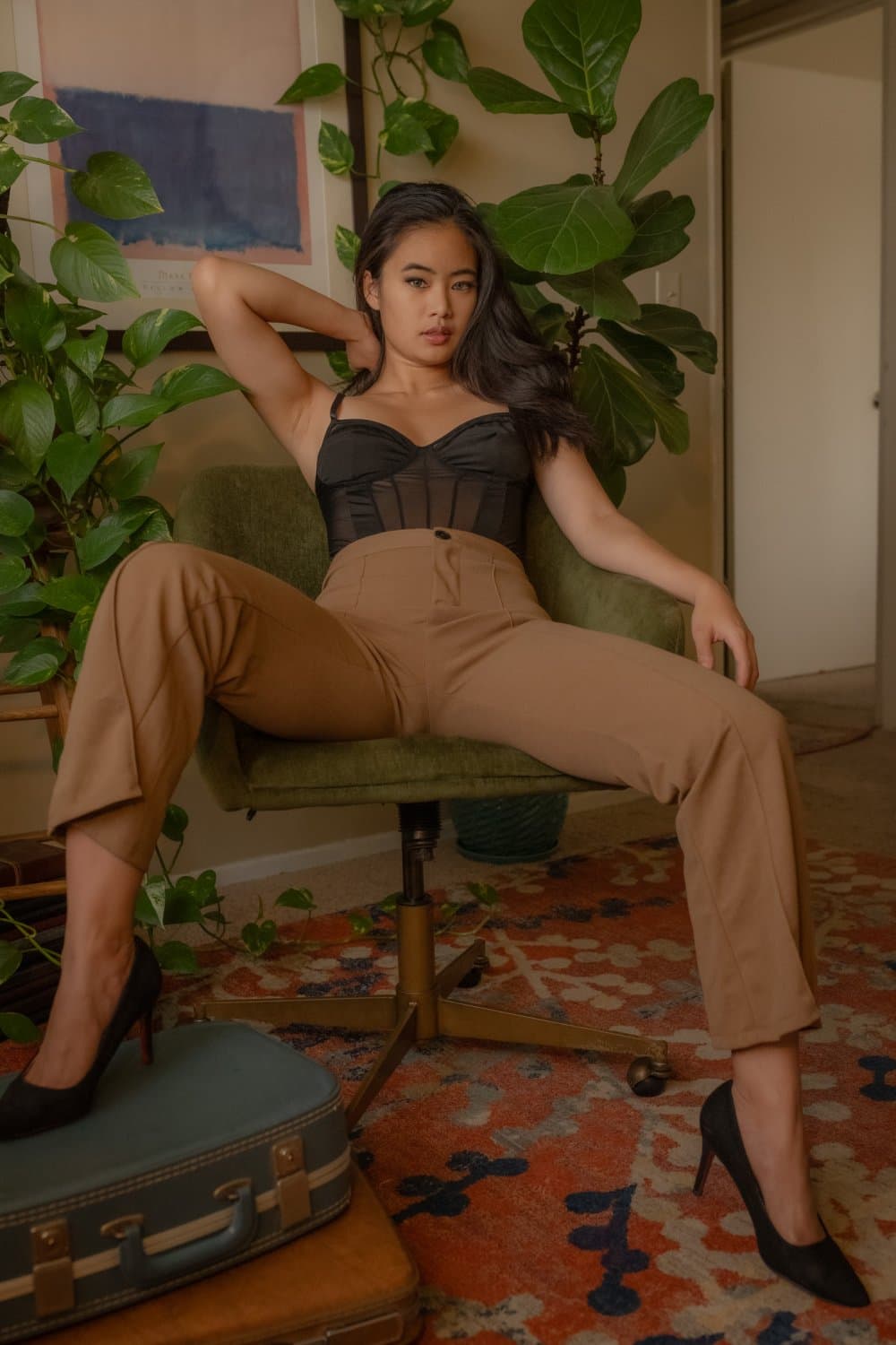 How wide should I spread my legs