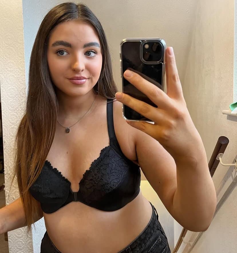 British influencer Rachel showing off her mum bod in lingerie and swimwear