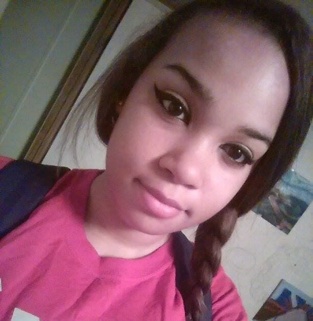 Leaked Cute and Chubby Ebony Girlfriend Gives Handjob and Gets Fingered like A Webslut Whore