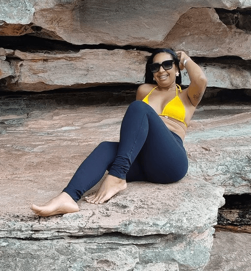 Das irmãs vc vai de qual magrinha ou a rabuda? Alana ou Alana ?