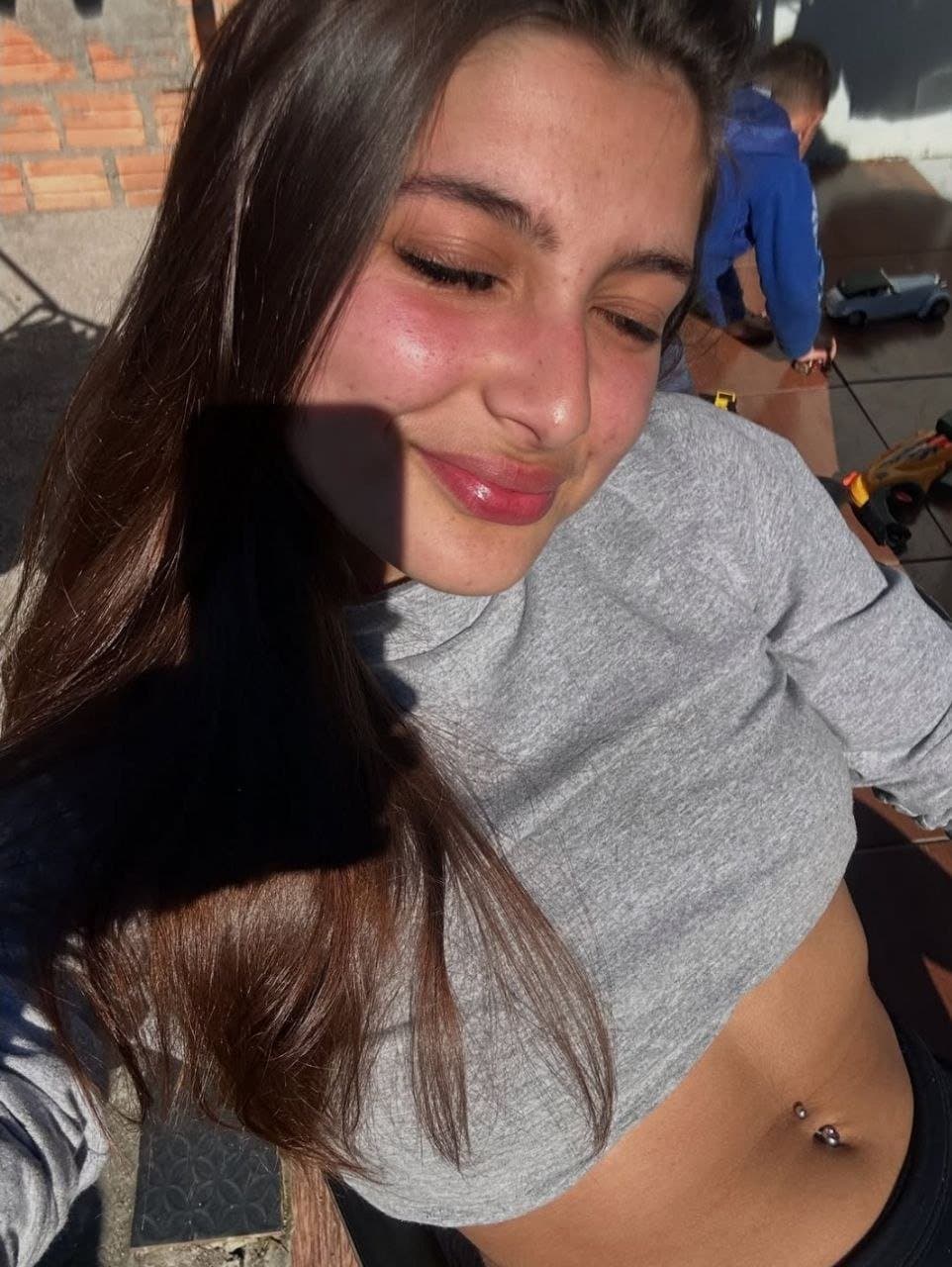 Click to view full size Masturbate to this hot gym girl - Lilian Sales