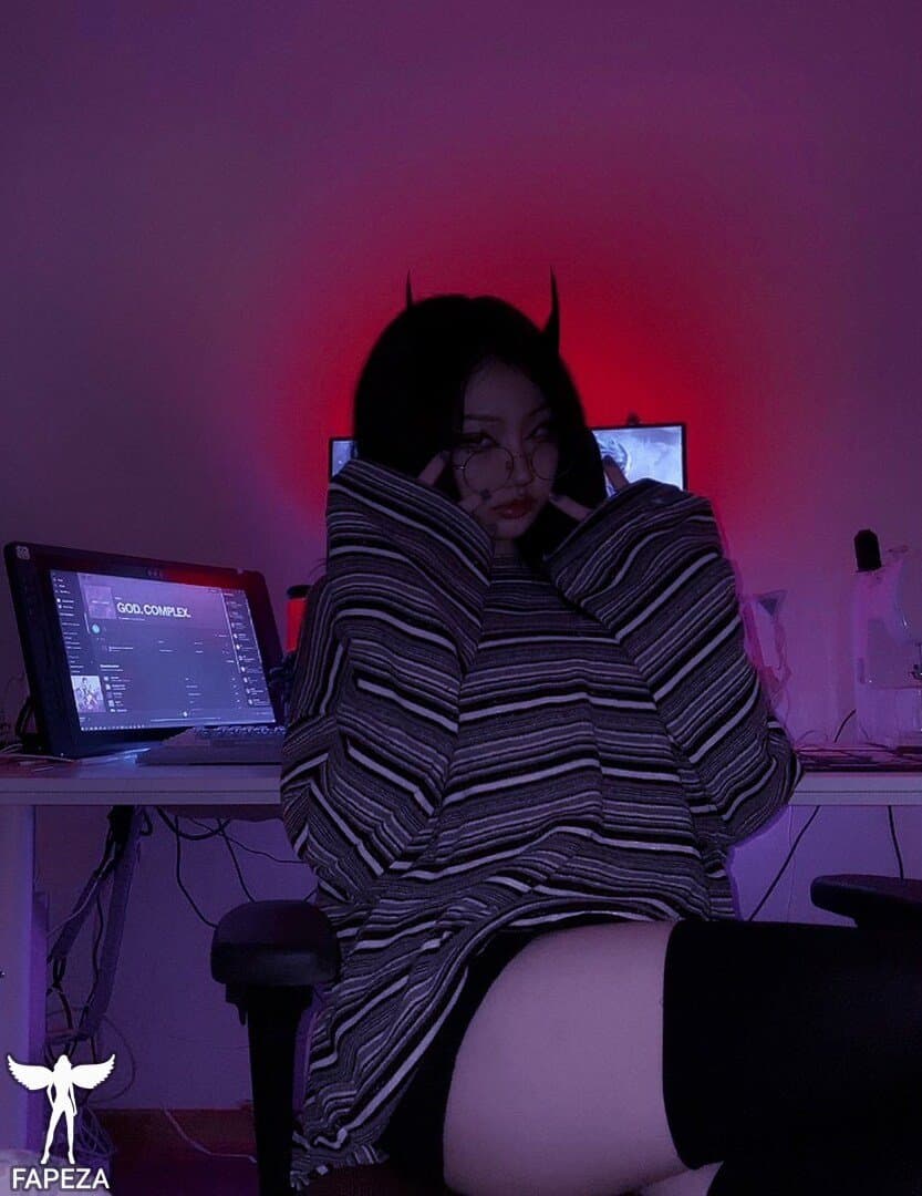 Asian Twitch streamer 4