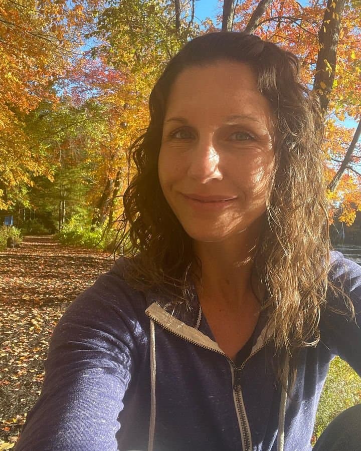 Not great quality, but we get a quick flash of Christie’s tan titties on spring break