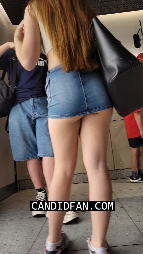 Spying on hot stranger in micro mini skirt - Captured on hidden cam for 23 minutes