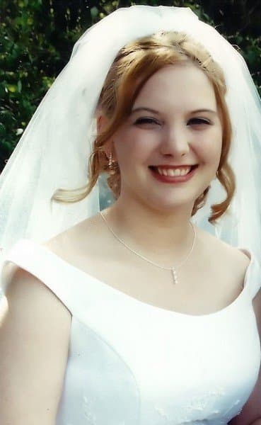 Sharon spreads her wife cunt for us