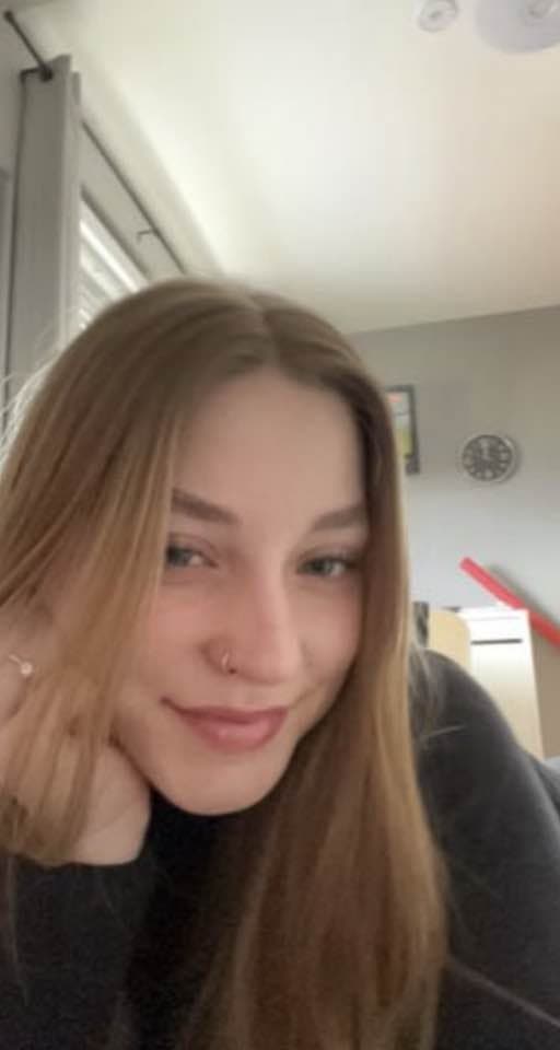 Click to view full size Cute German teens Lea and Lea