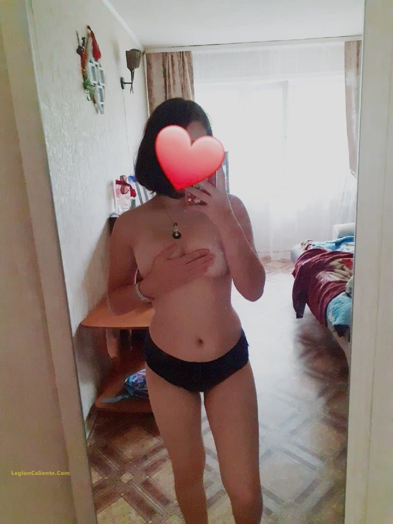 Putit4 Milán mostrando su tetitas chep4 lindo cul0 zorrit4 cam.