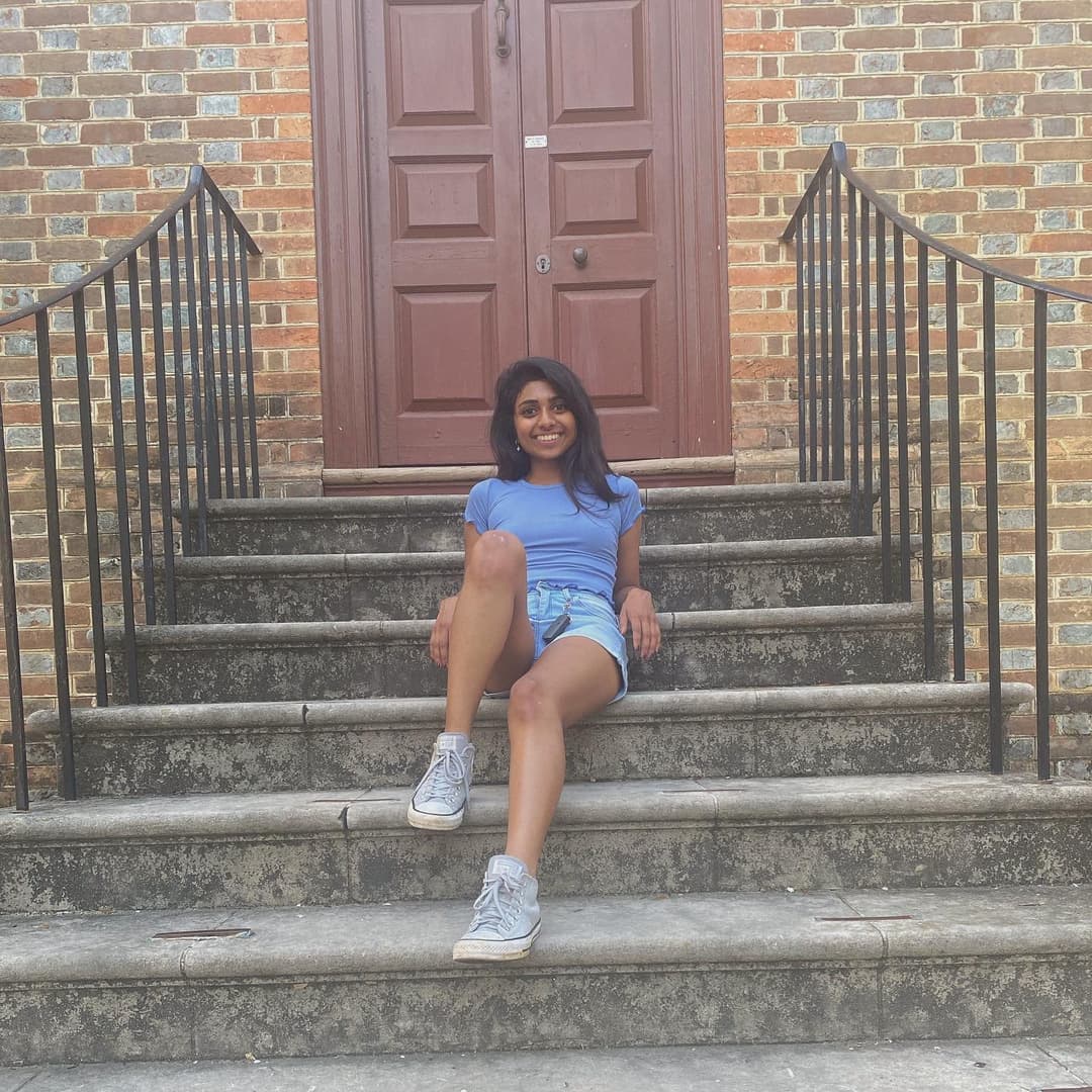 Traditional Kuwait Immigrant Sheethal Shares Tits In Confidence