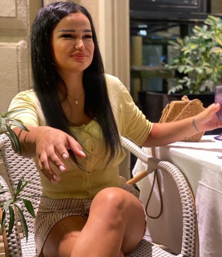 Sexy glamour feet pedicure woman sexy tits