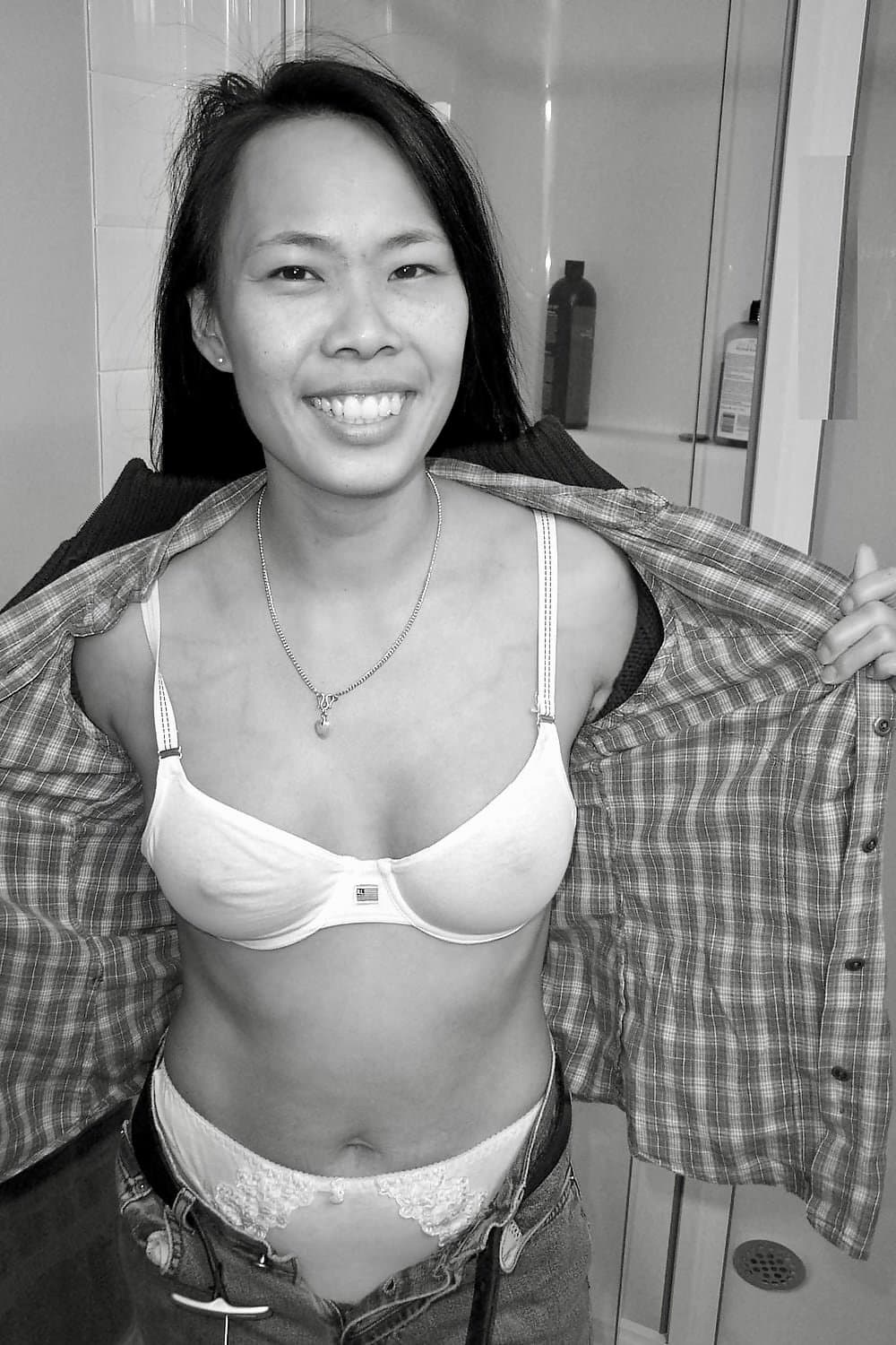 Asian wife was born to be naked for everyone