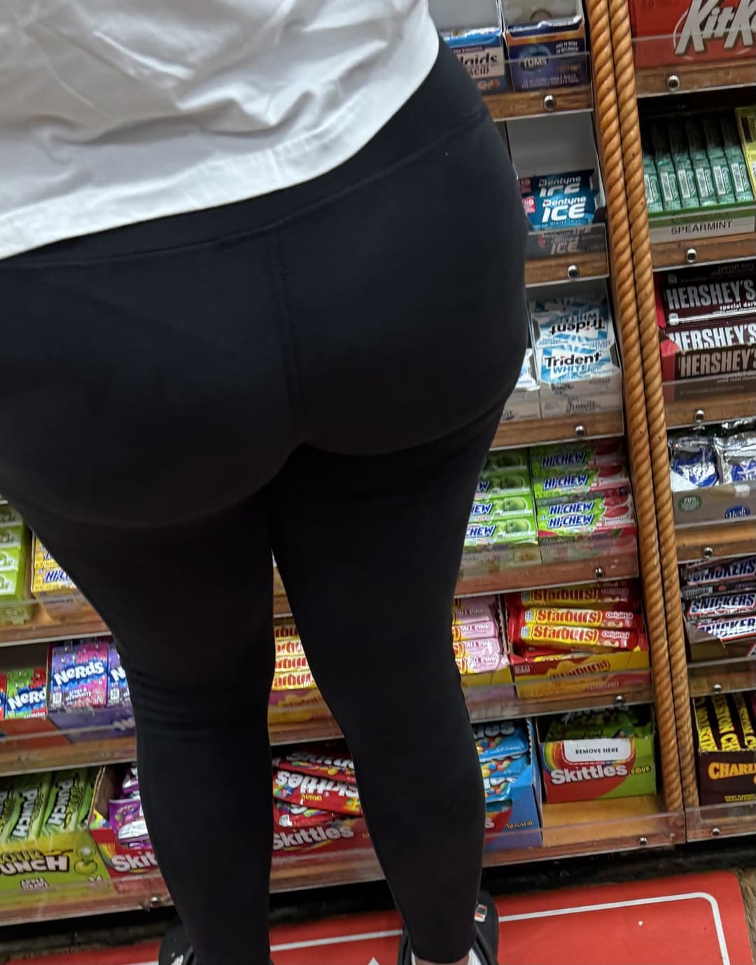 Thick booty Latina in tights