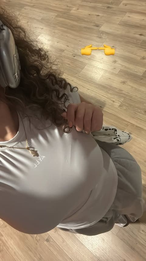 Click to view full size Sexy Christian Girl Showing her Body (SpicyHoney)