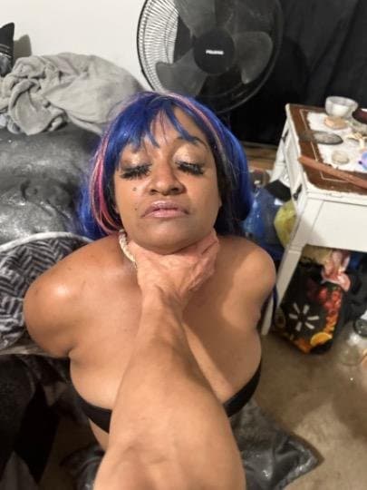 Freaky ass mature ebony cougar mom gets her phone leaked by iPhone repair guy