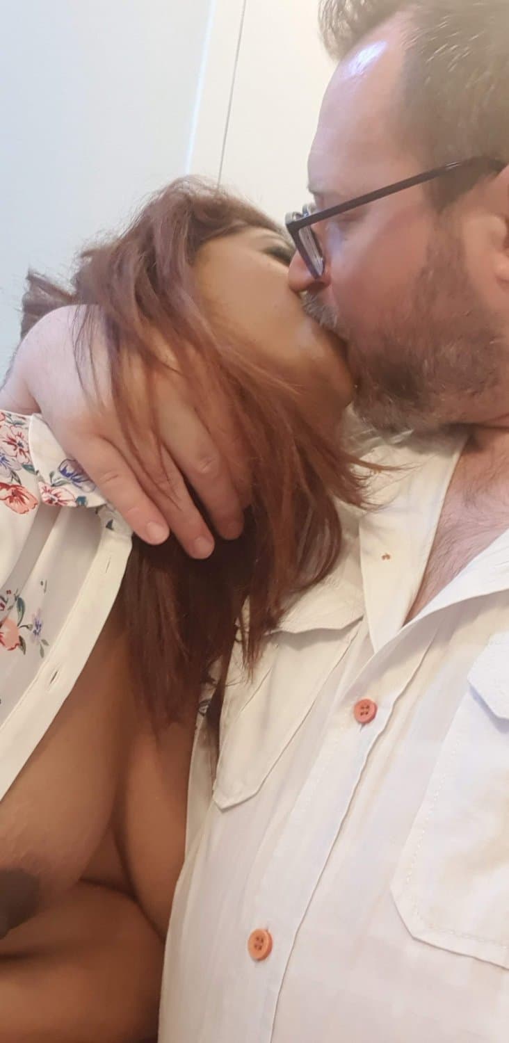 My hotwife in thé bathroom