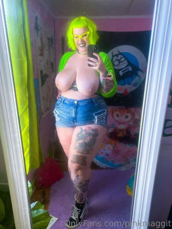 Thick BBW Goth Babe