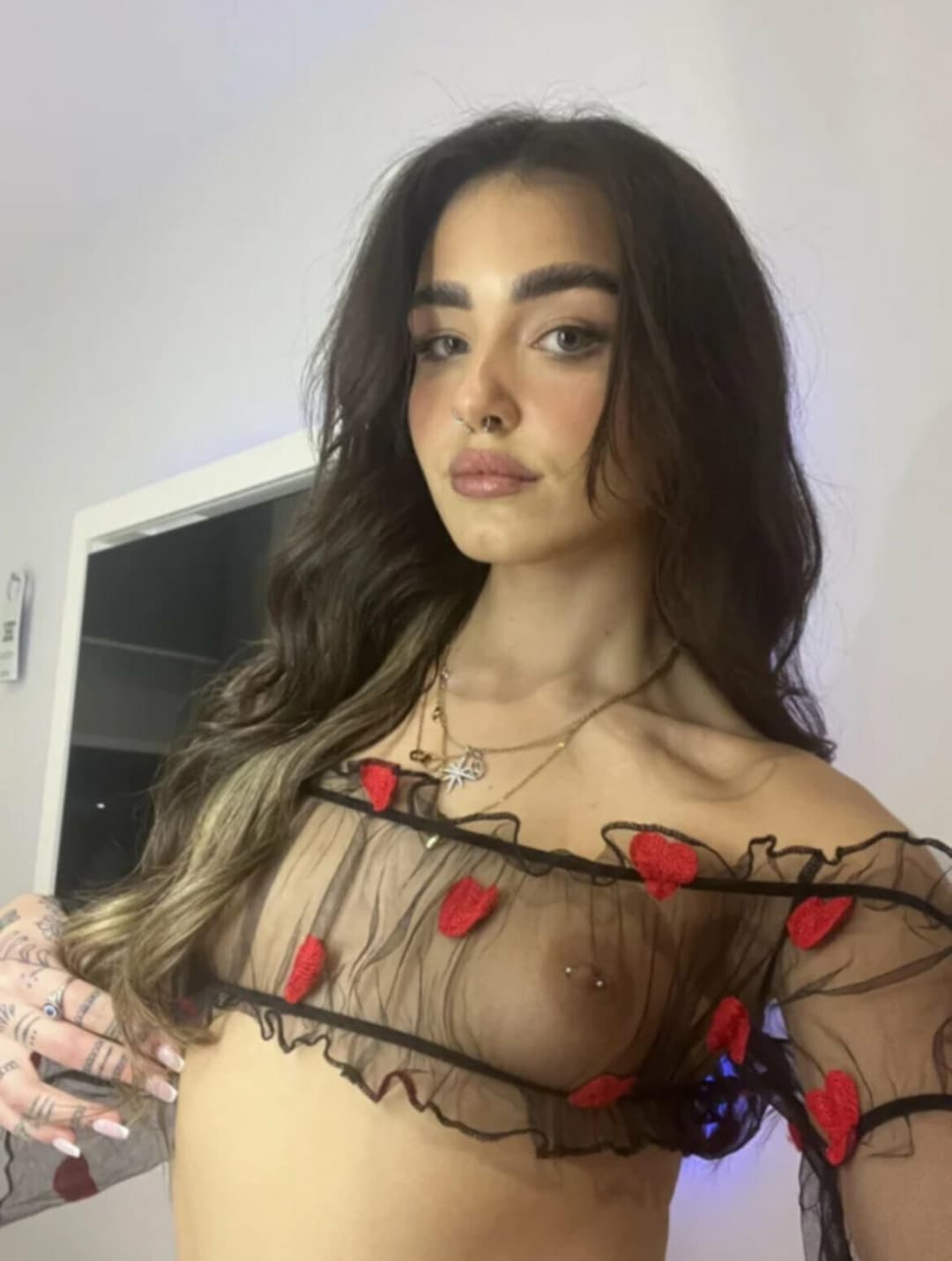 Slutty ALT Scotish Babe Smoke Nude