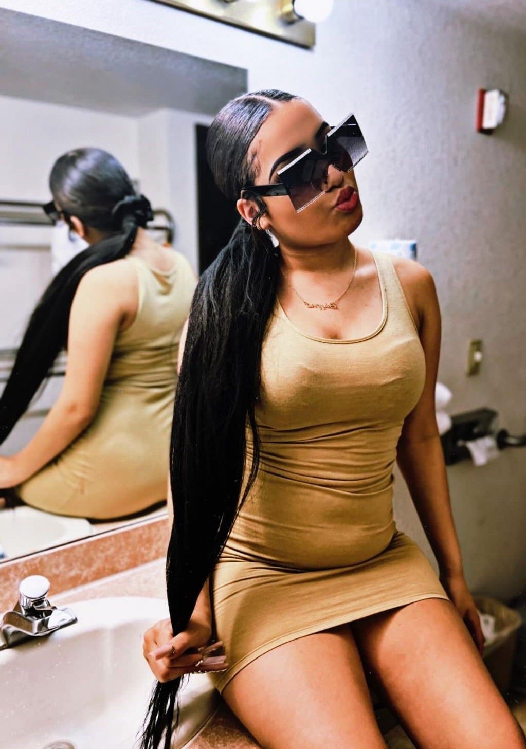 Lmk on her videos shaking ass/spreading holes