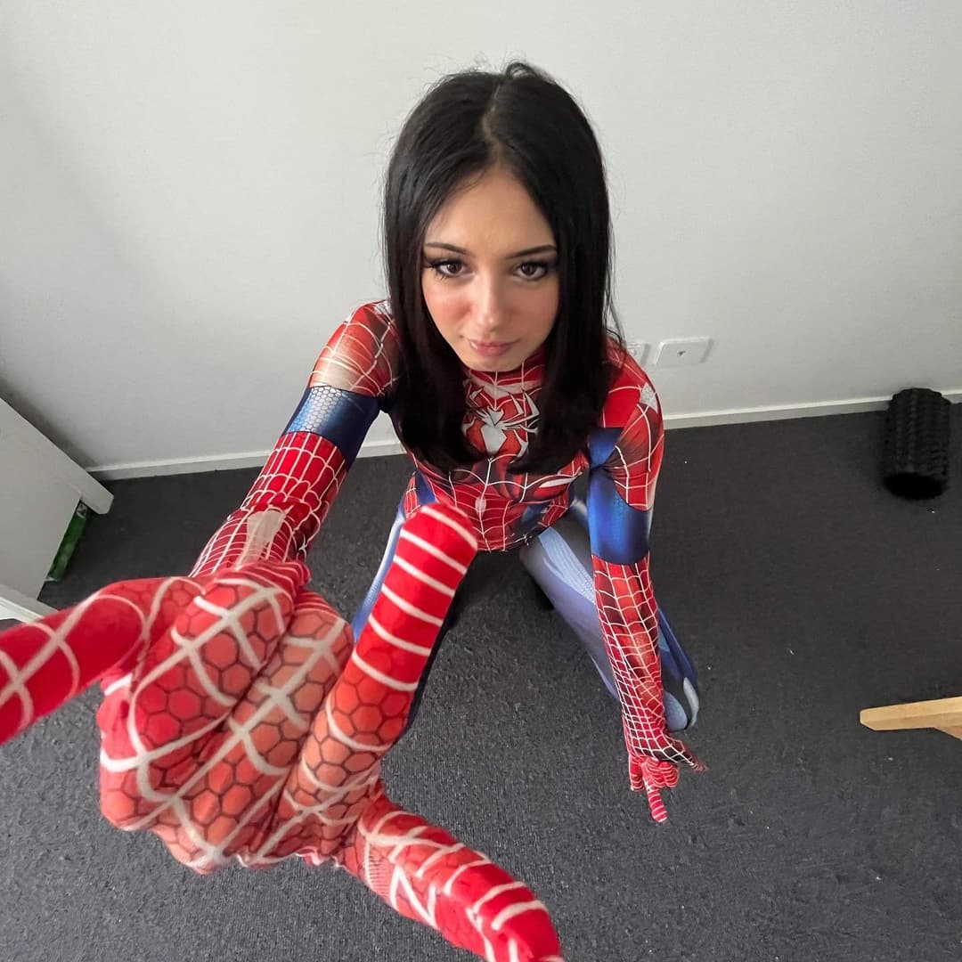 Vanessa R, 20. Spider girl with a fat ass