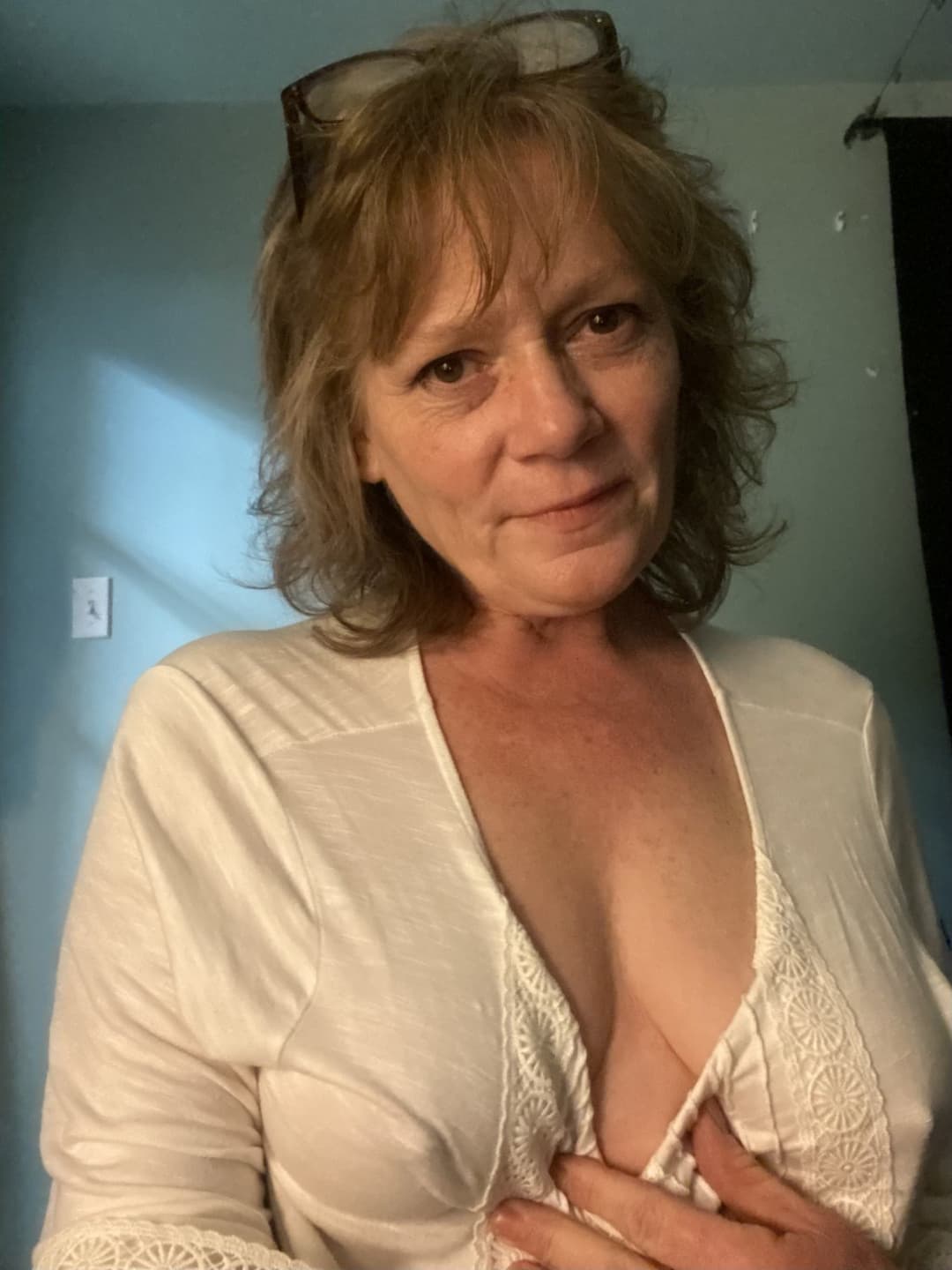 Slutwife Hotwife using a dildo on her pussy and ass