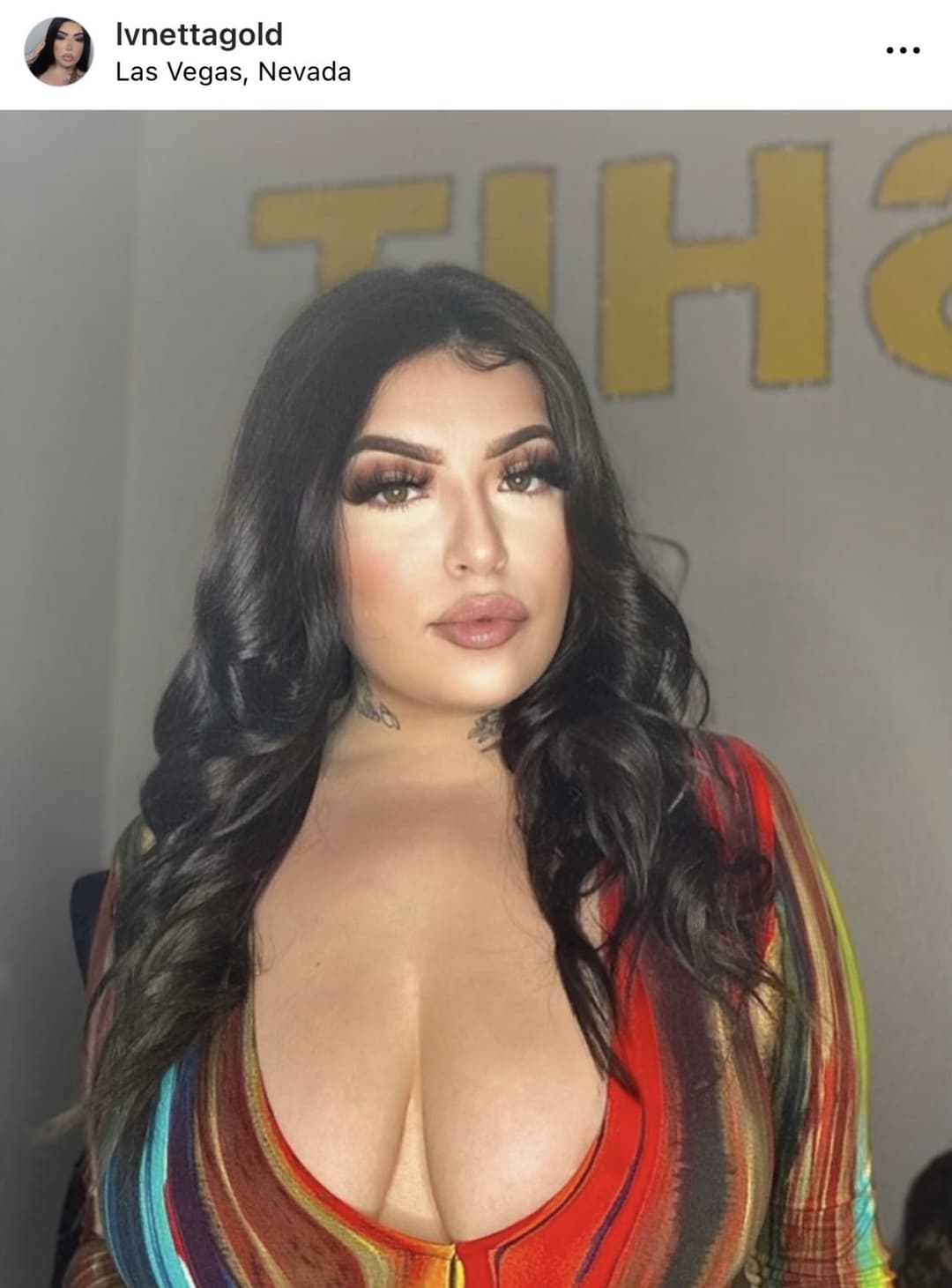 Lunetta gold (Vegas) shows her BJ skills on hairbrush