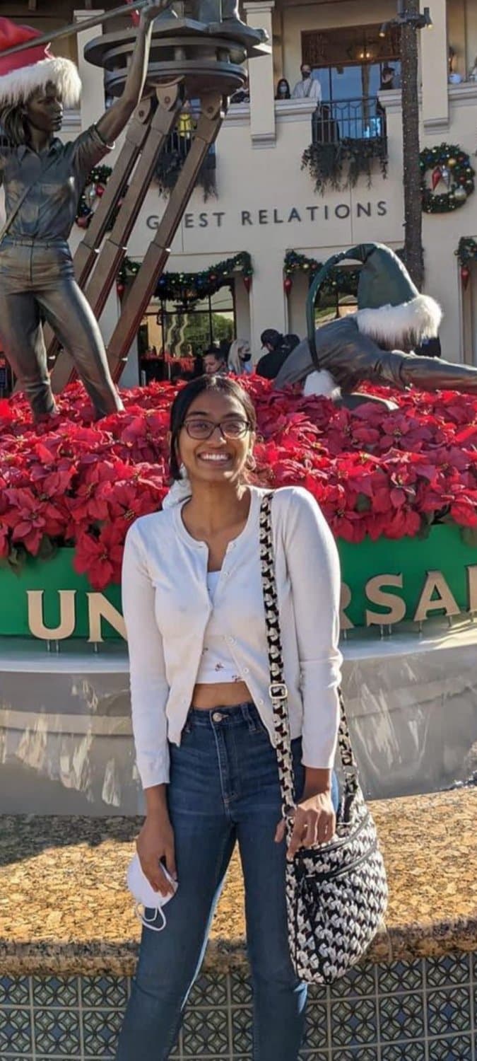 INDIAN CUTE TEEN W GLASSES SUCKING THE COCK DRY