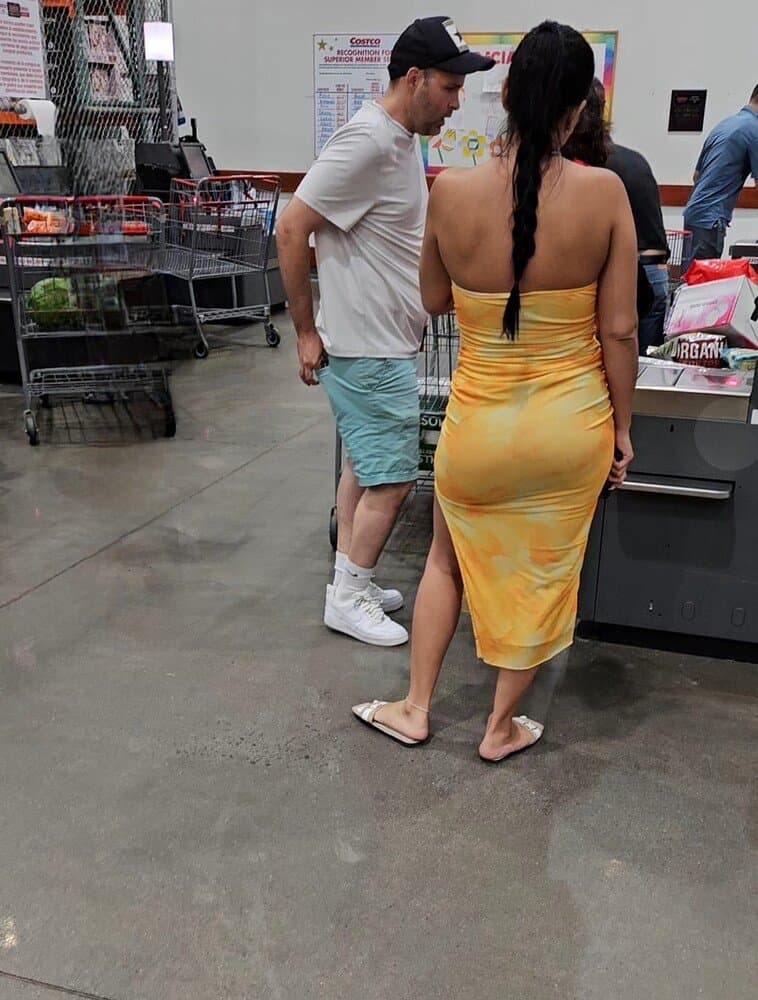 Click to view full size Slim Latina With Nice Ass In Yellow Dress