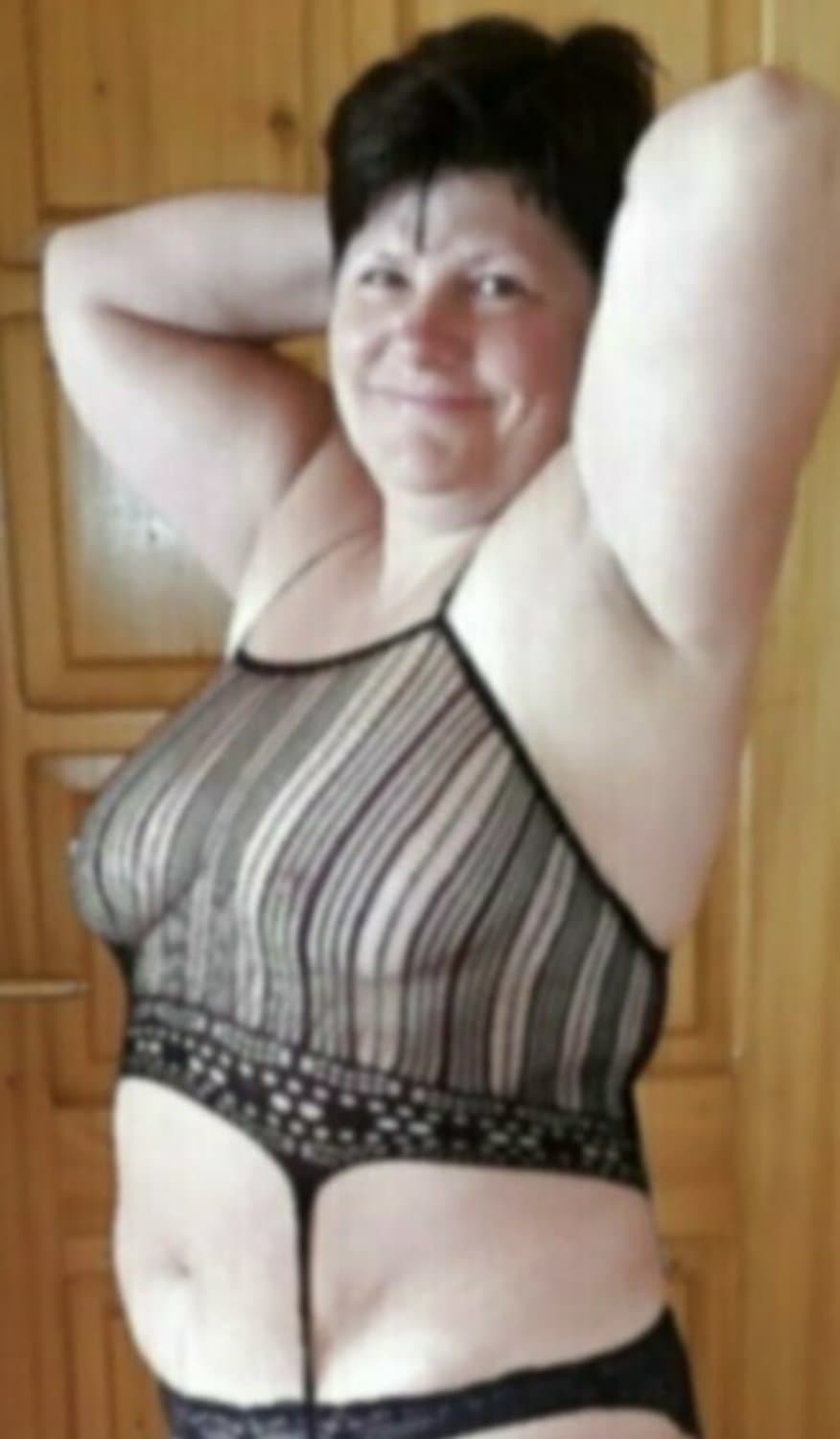 Click to view full size Beautiful mature lady!