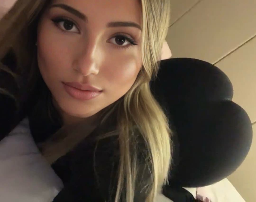 WYD WITH SEXY BIG ASS BIG TIT TEEN LATINA