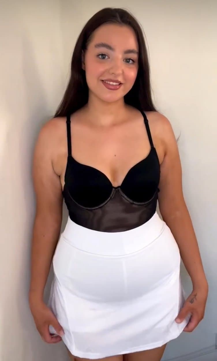 British influencer Rachel showing off her mum bod in lingerie and swimwear