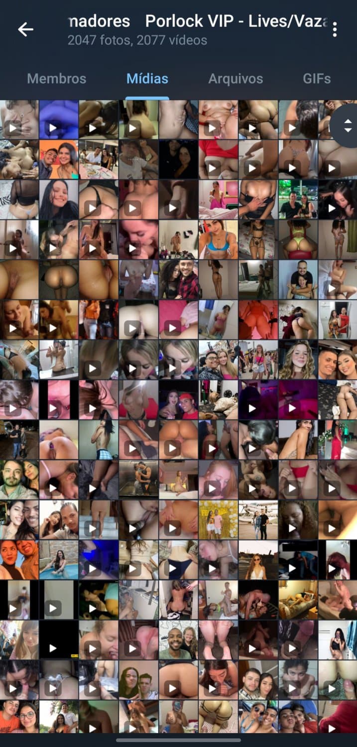 Loira novinha vazou chupando dedo e socando na buceta.