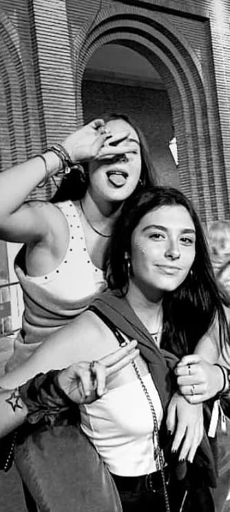 Click to view full size Reunión de putas principalmente de tres recien cumplidos 18 alba Sofía y Andrea