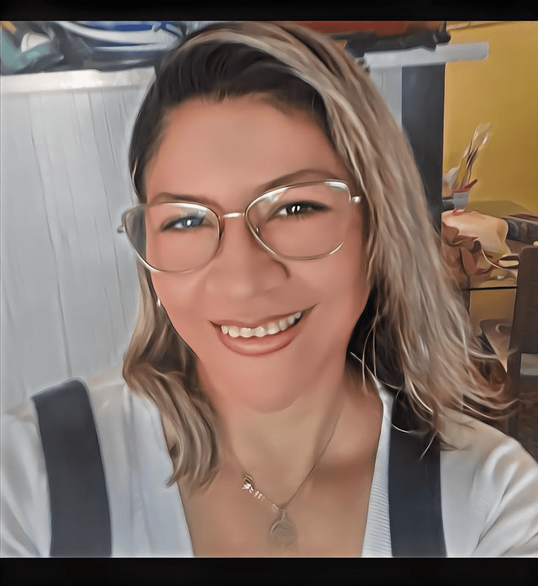 VICTORIA ROMERO UNA MILF SUPER GUAPA Y CON ENORMES TETAS PARA CHUPAR TODO EL DIA. DISFRUTEN