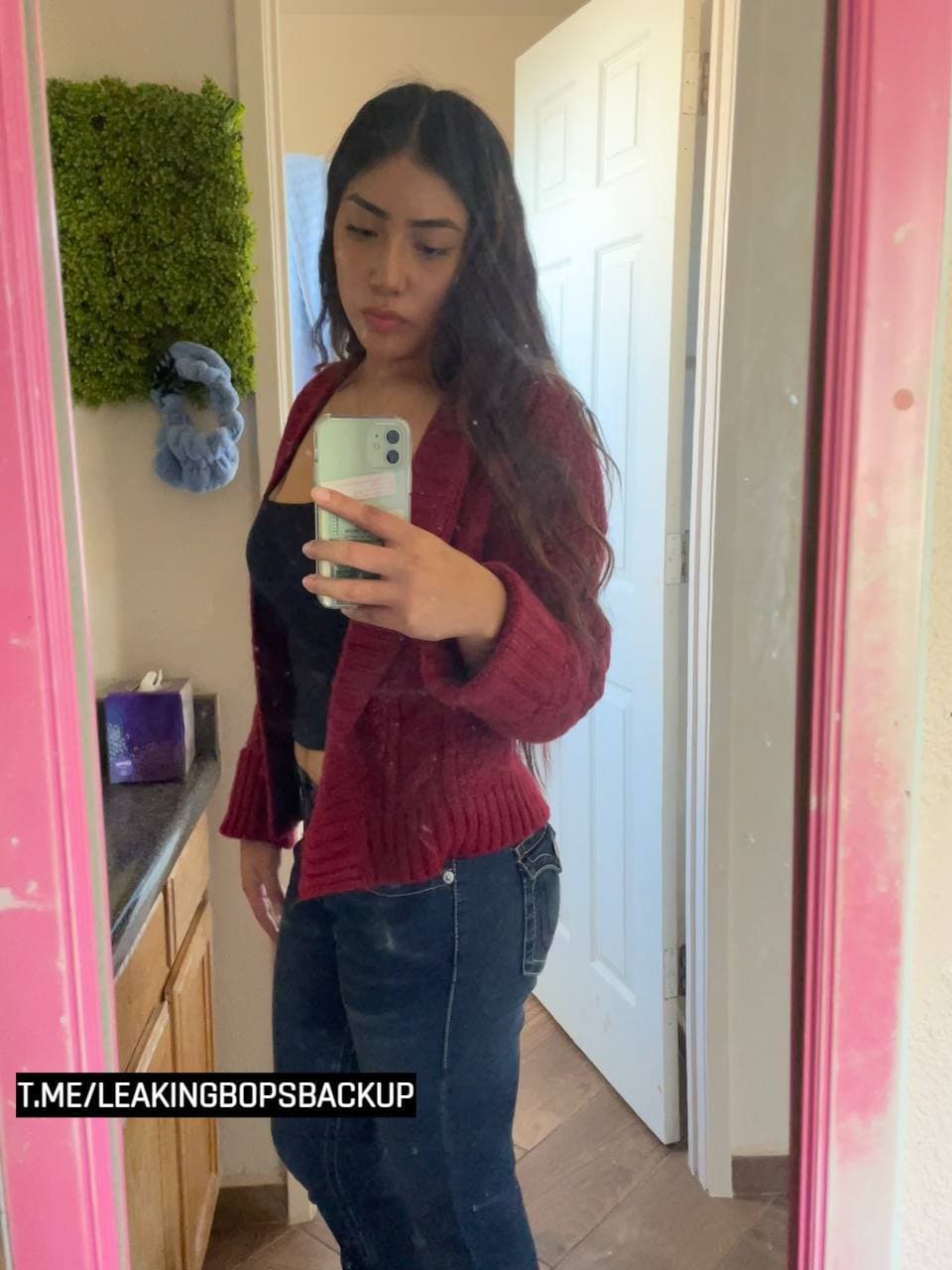 Stunning latina slut sends me her ass pics and shaking her boobs