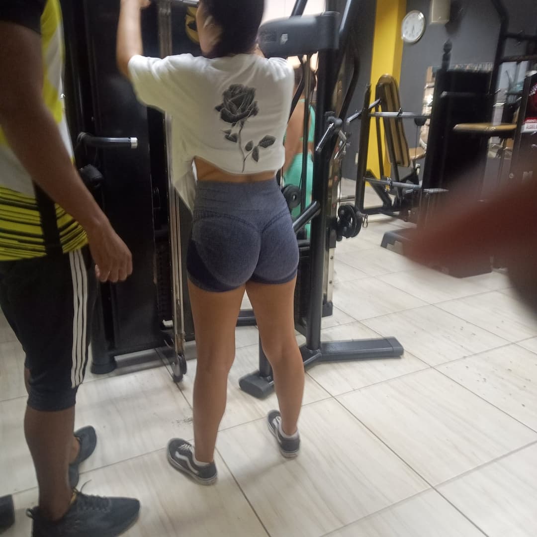 Candid ass in the gym!! Was a risky album to make, but it worth it #10