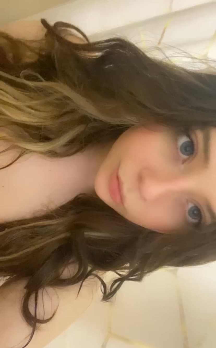 White girl jasmine giving bbc head