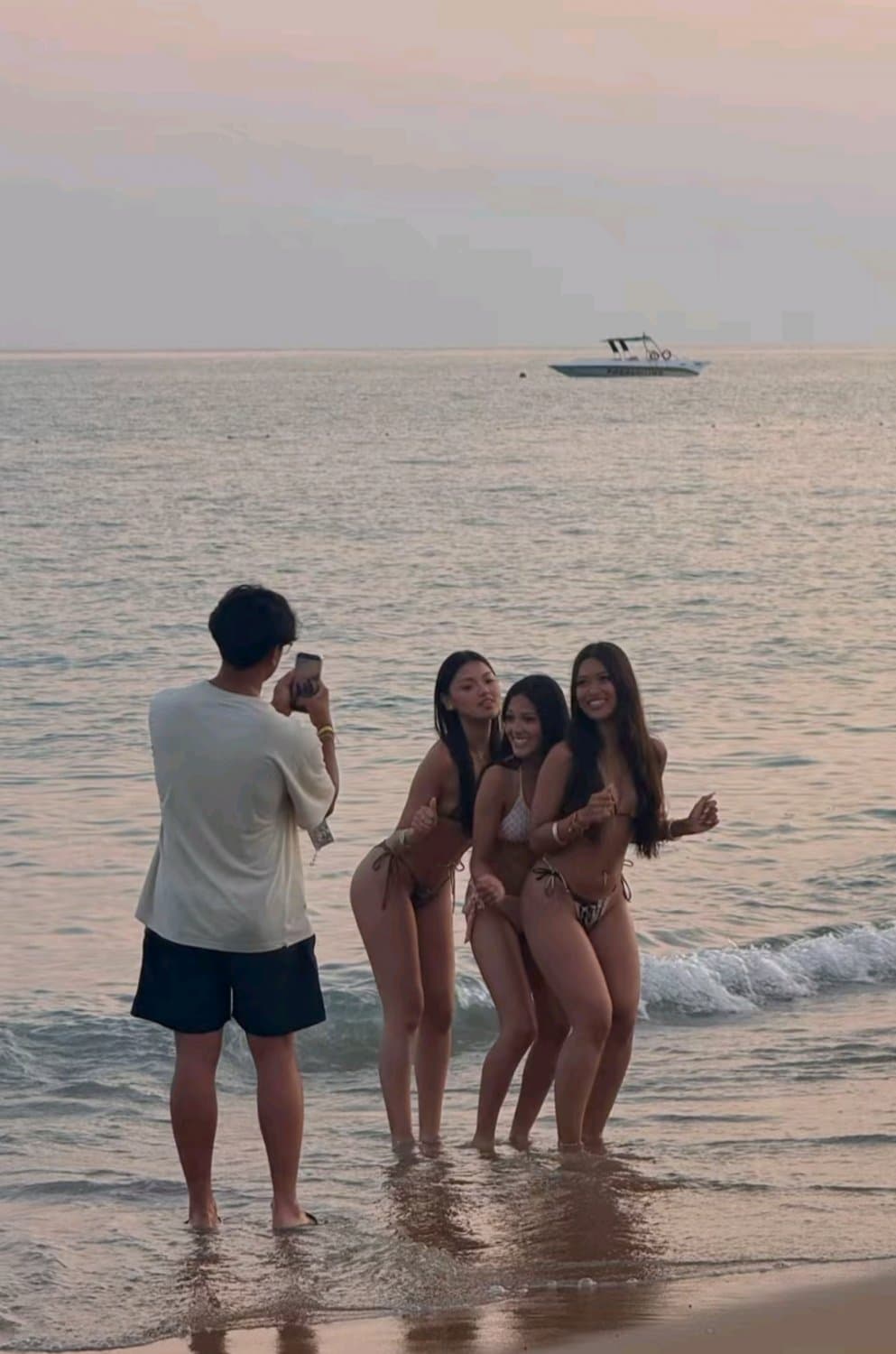 pelacur mungil asian yang akan kuhancurkan