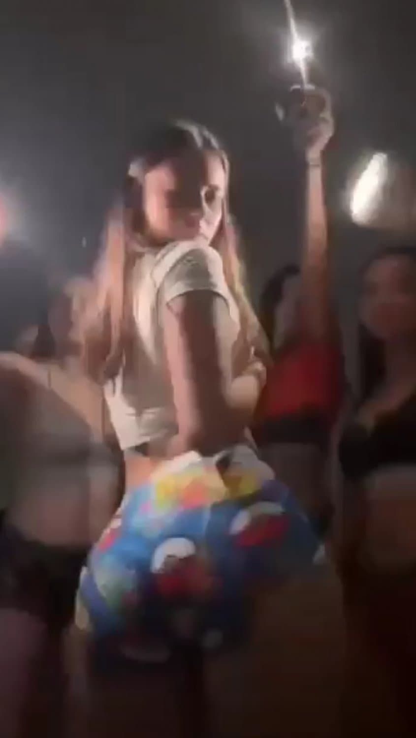 TikTokers culonas y tetonas follando duro ??