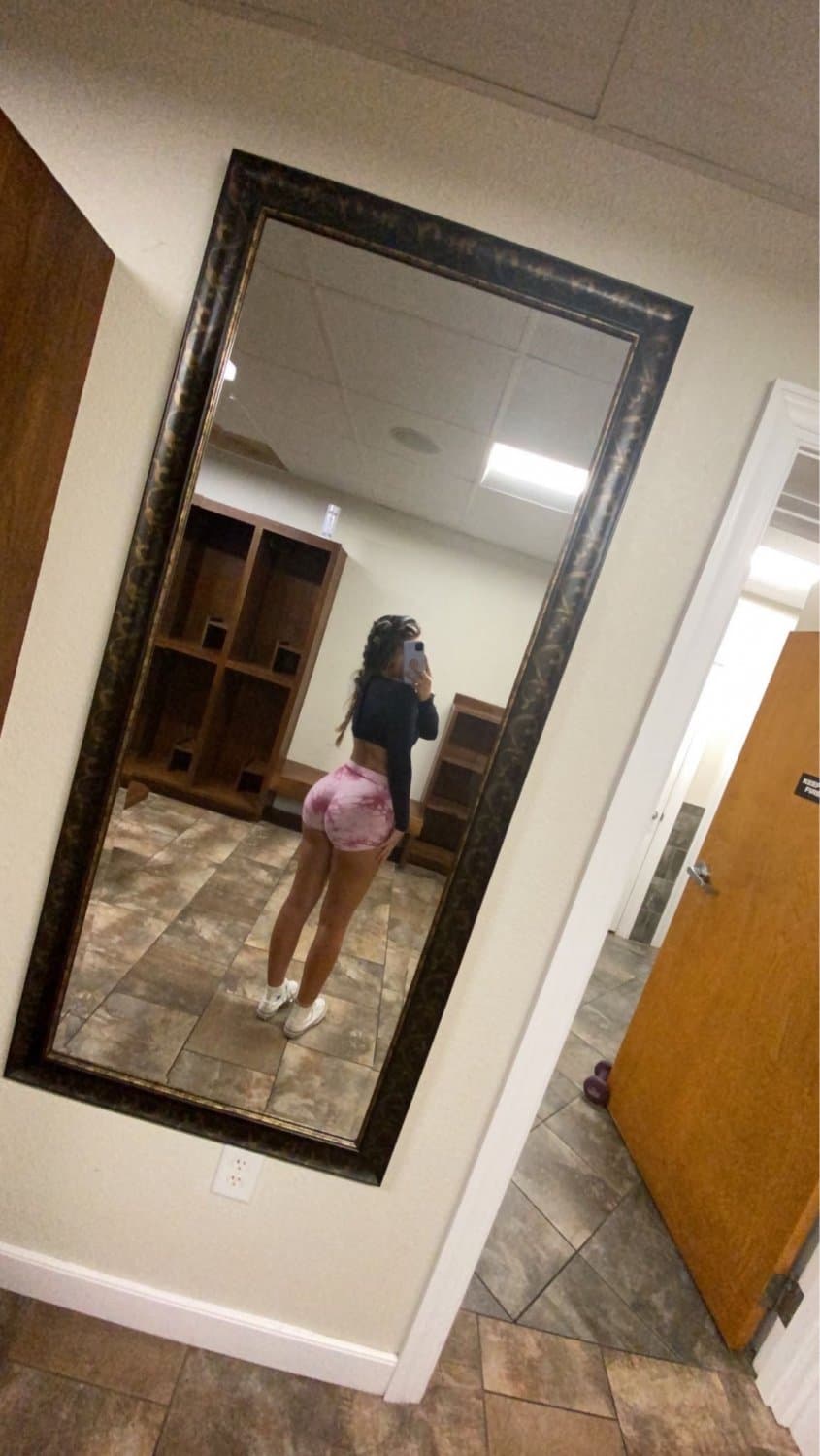 Hourglass Hawaiian babe